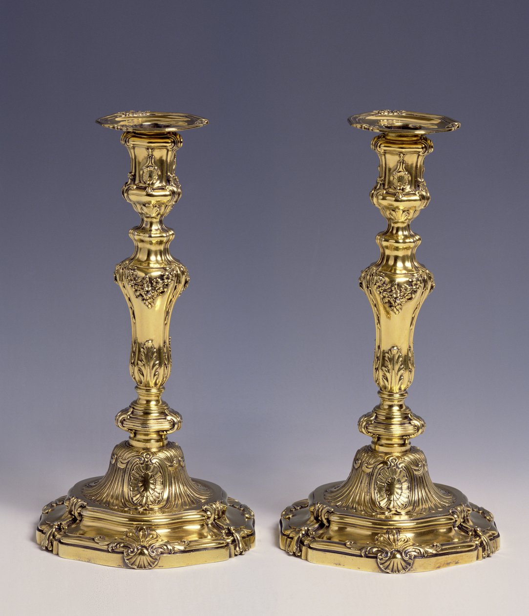 Paar kandelaars, gemaakt door Louis-Joseph Lenhendrick door Louis Joseph Lenhendrick