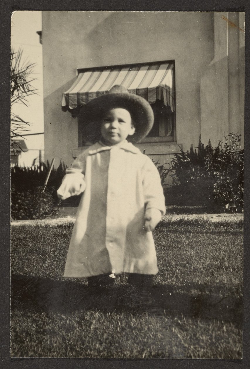 [Baby met grote hoed]. door Louis Fleckenstein