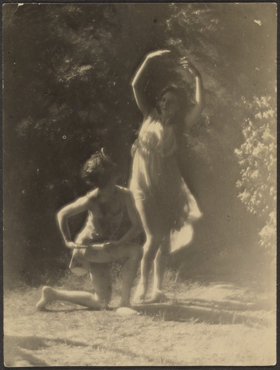 [Dansers in de tuin]. door Louis Fleckenstein