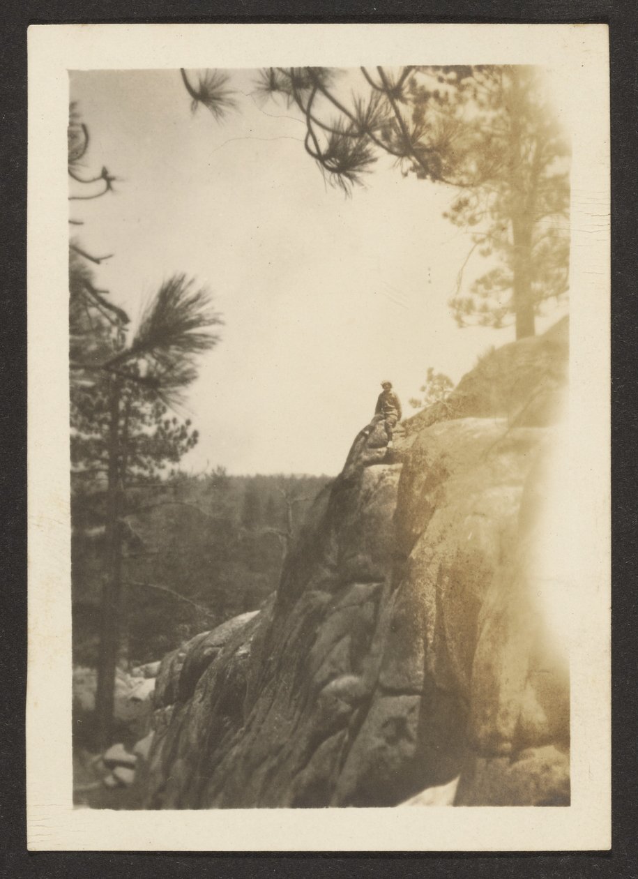[Figuur op rotswand]. door Louis Fleckenstein