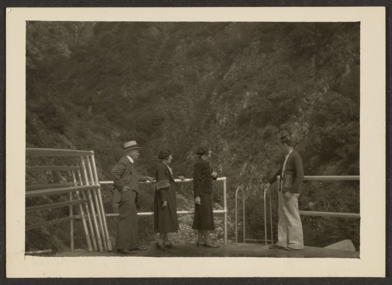 [Groep bij Vista Point]. door Louis Fleckenstein