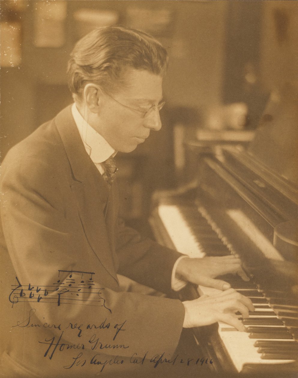 [Homer Grunn aan de Piano]. door Louis Fleckenstein