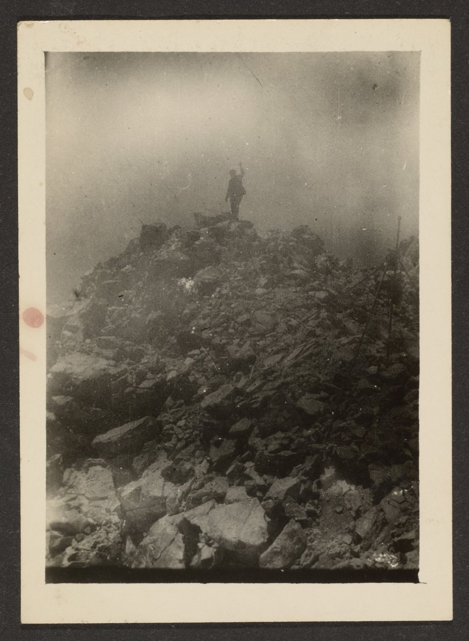 [Man Atop Rock Pile] door Louis Fleckenstein