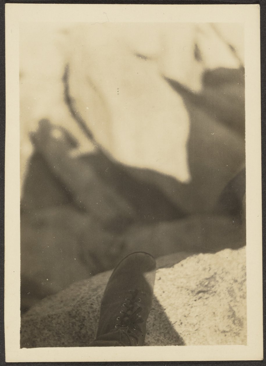[Shoe on Rocks]. door Louis Fleckenstein