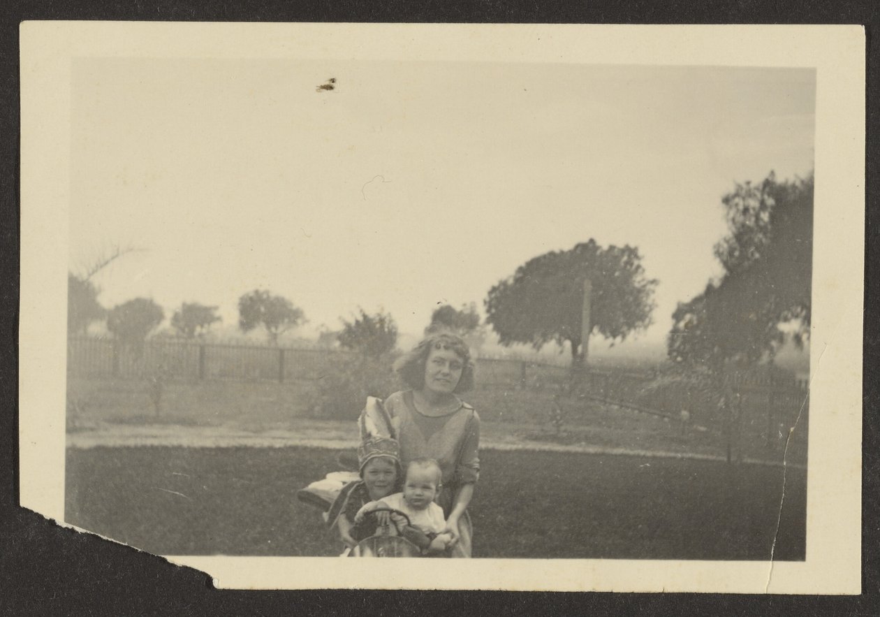 [Vrouw en kinderen]. door Louis Fleckenstein