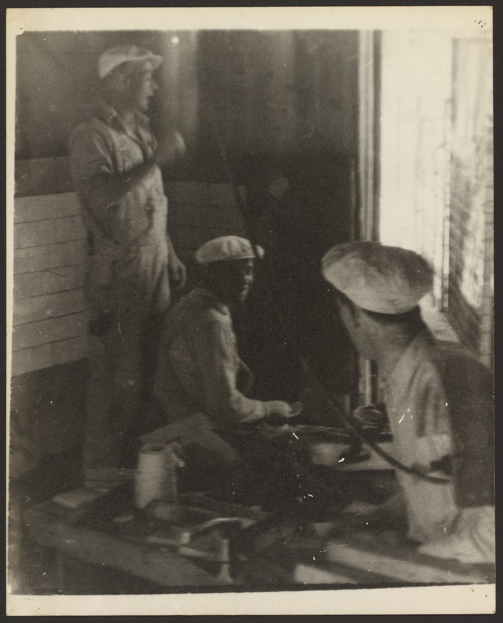[Werklui in huis]. door Louis Fleckenstein