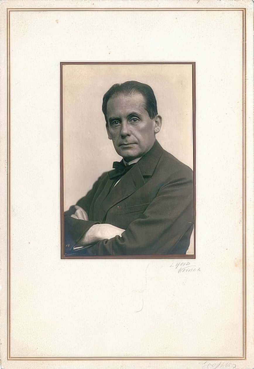 Walter Gropius door Louis Held