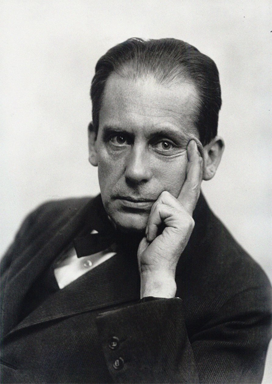 Walter Gropius, ca. 1919 door Louis Held