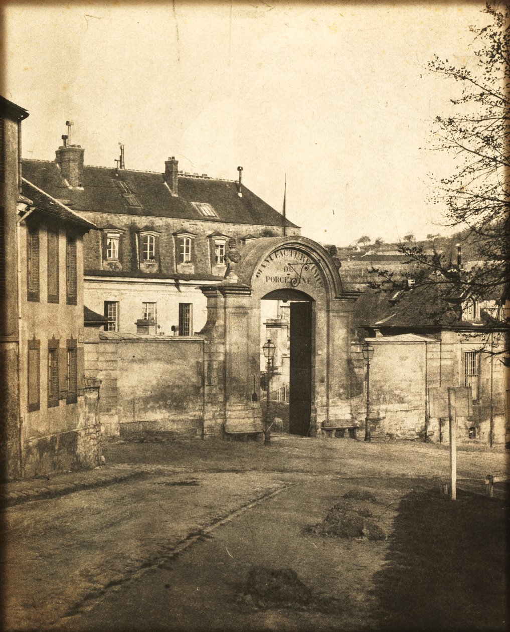 Deur naar Sèvres Fabriek door Louis Rémy Robert