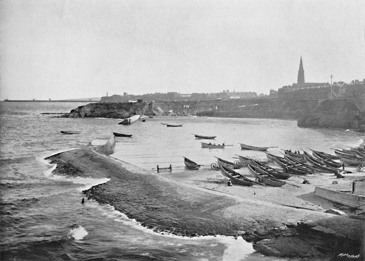Cullercoats Bay, Tynemouth, ca. 1896 door M. Aunty