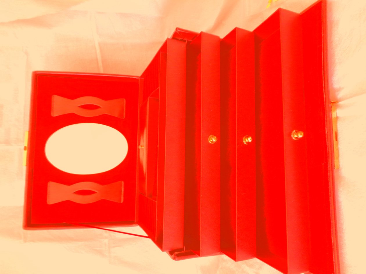 Rood ding door Martina Konitzky