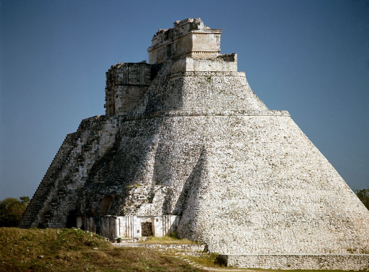 Piramide van de Tovenaar, 6e eeuw door Mayan Mayan