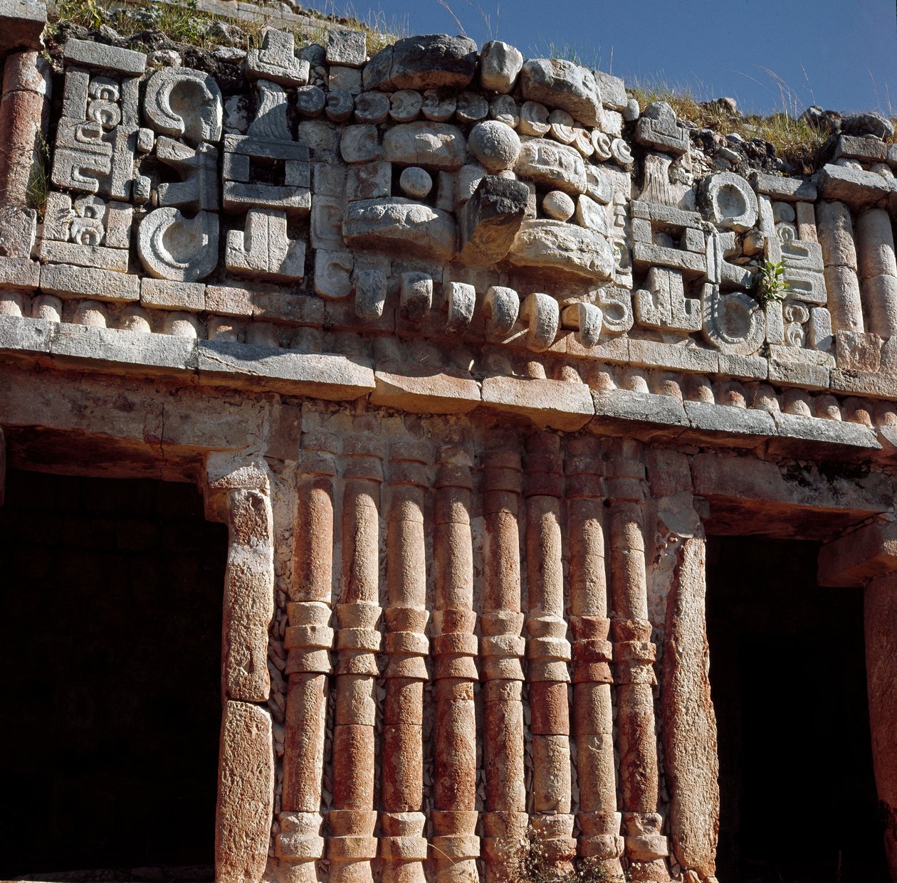 Zicht op paleis door Mayan Mayan