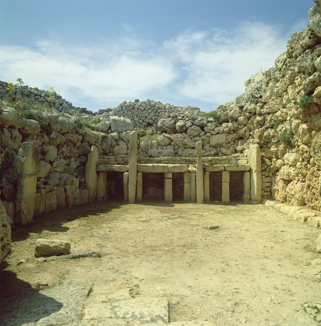 Megalithische tempelsite, c.30000-c.25000 v.Chr. door Megalithic