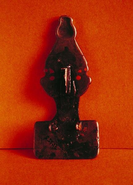 De Charnay Fibula (metaal) (achterkant) door Merovingian School Merovingian School