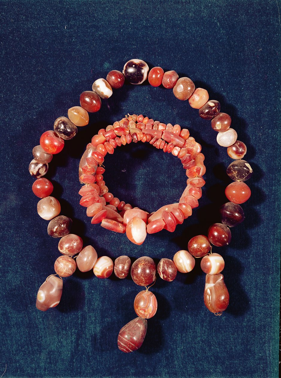 Sieraden uit Khorsabad, Irak (agaat) door Mesopotamian