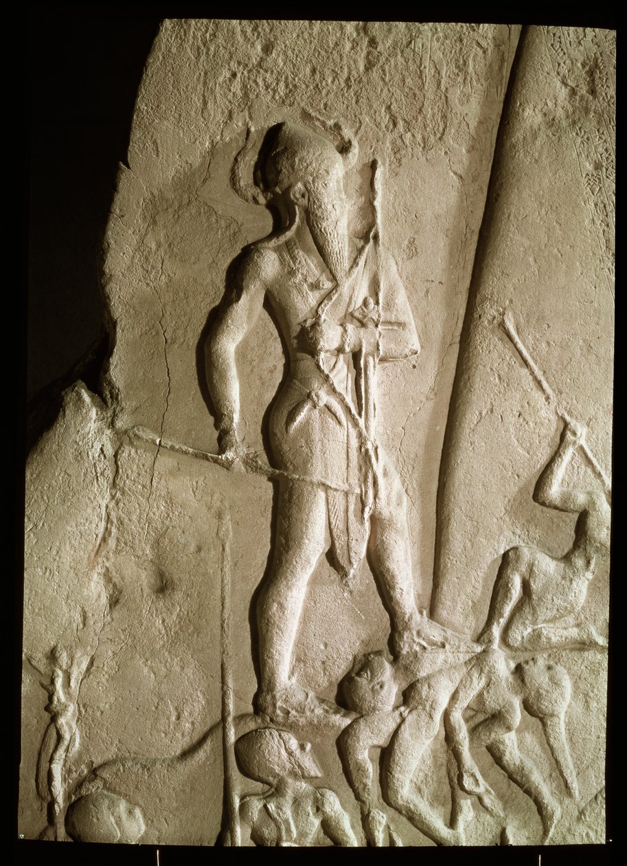 Overwinningsstele van Naram-Sin (2225-2185 v.Chr.) Koning van Akkad over de Lullubi, Akkadische Periode, ca. 2230 (roze zandsteen) (detail) door Mesopotamian