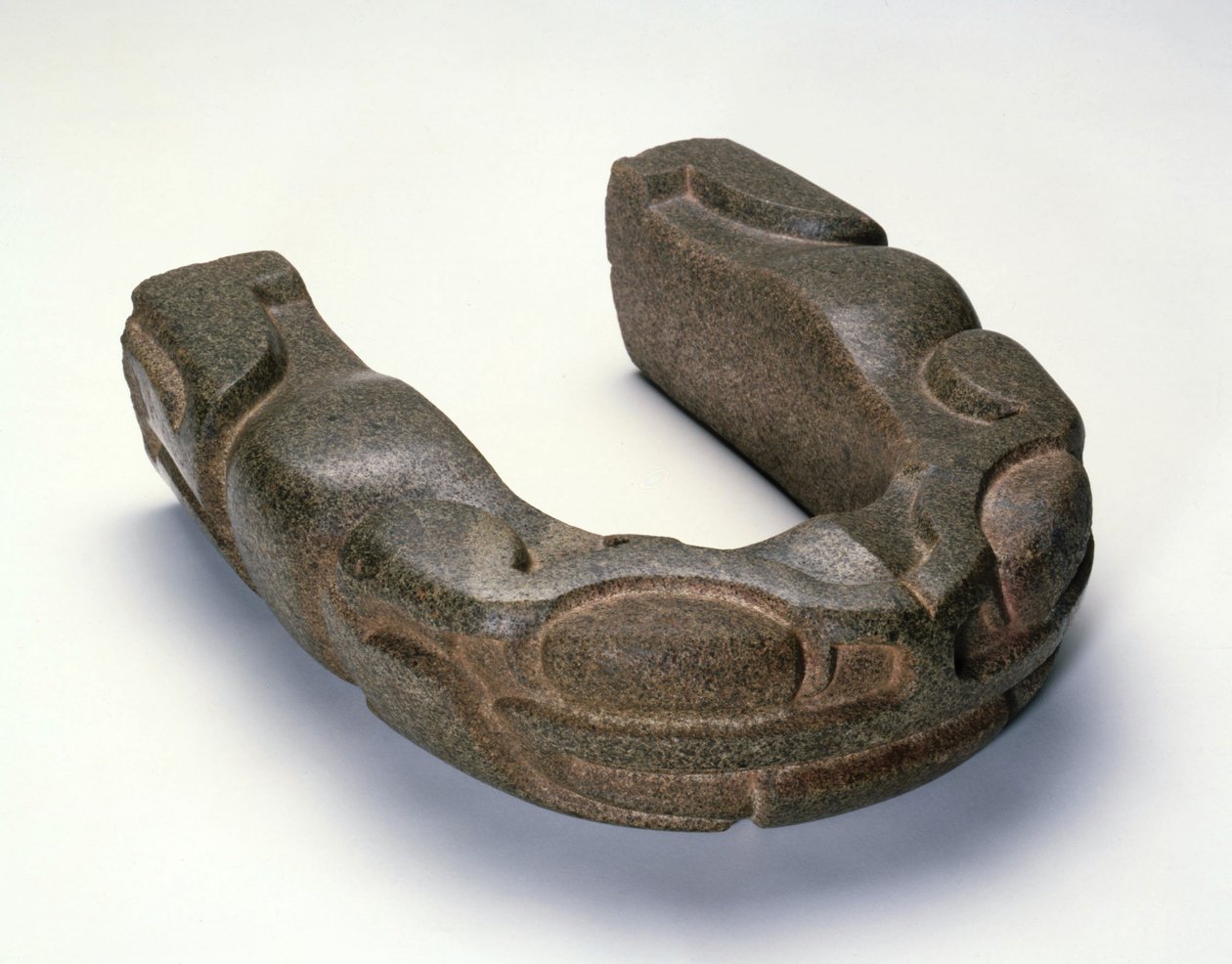 Ceremoniële balspel juk, c.250-900 door Mexican School