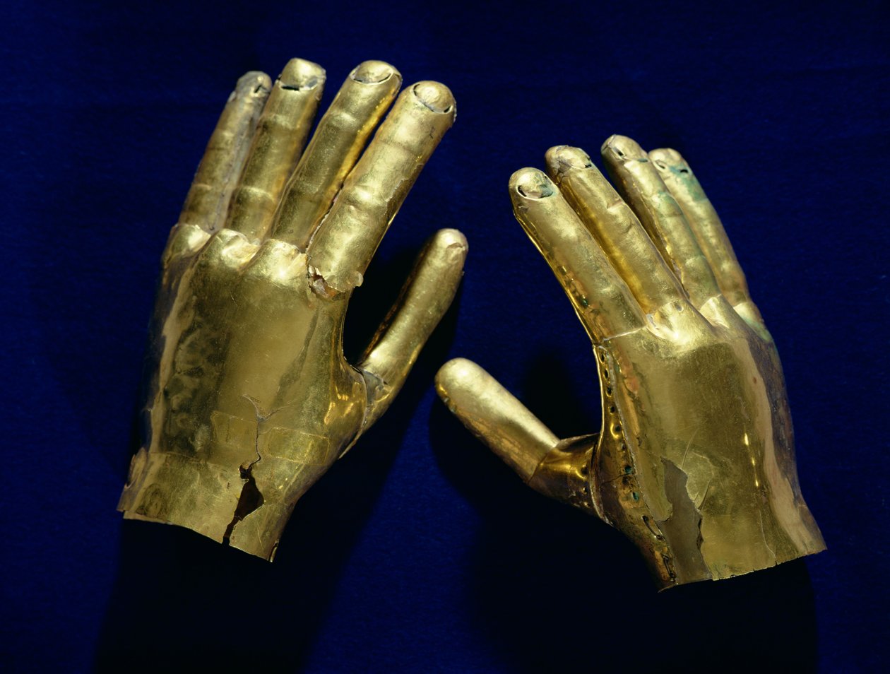 Paar grafhanden, uit Peru, c.200-c.800 (goud) door Moche