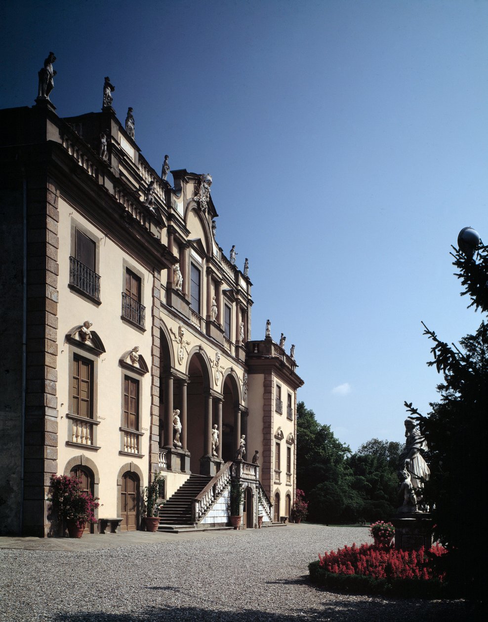 Gevel van Villa Mansi door Muzio (circle of) Oddi