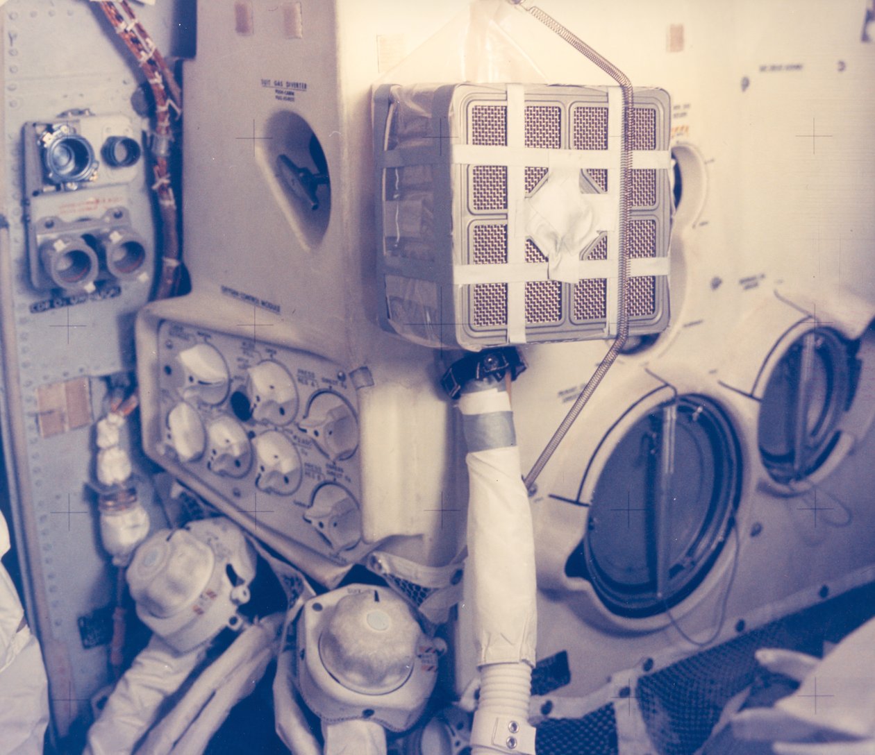 Apollo 13 - NASA door NASA Images