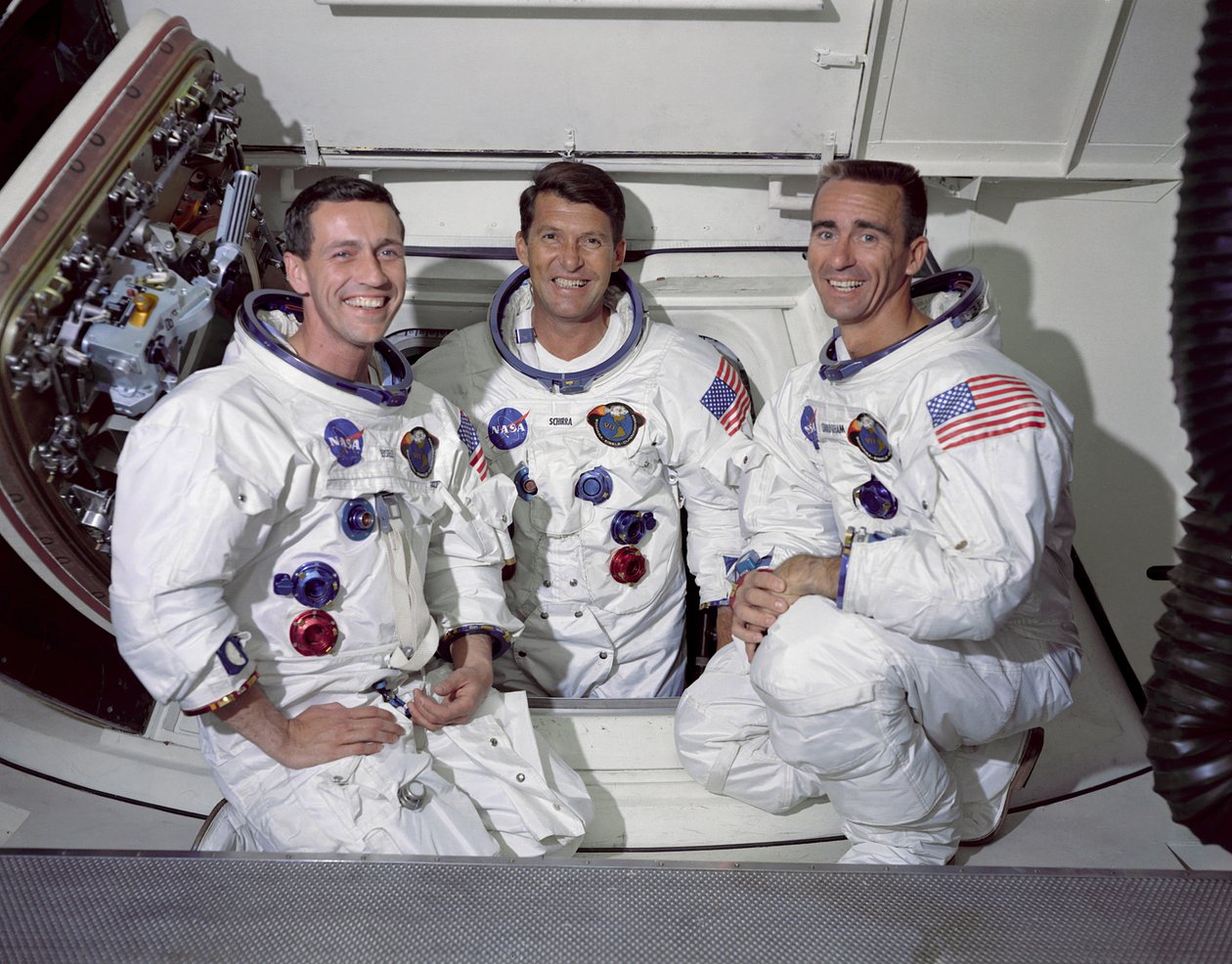 Apollo 7 door NASA Images