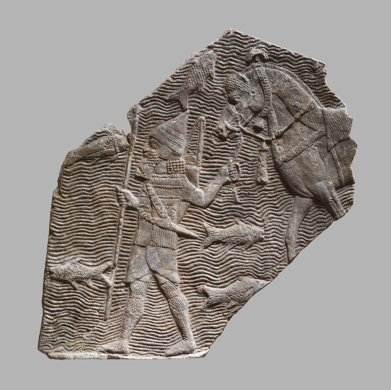 Reliëffragment: ruiter die zijn paard langs een stroom leidt, ca. 704-681 v.Chr. door Neo Assyrian