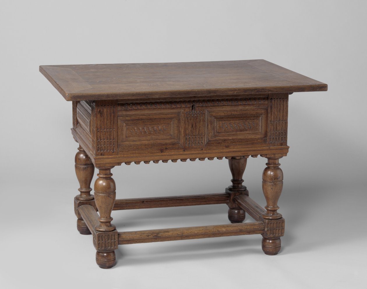 Betaaltafel, ca. 1600-50 (eik) door Netherlandish School