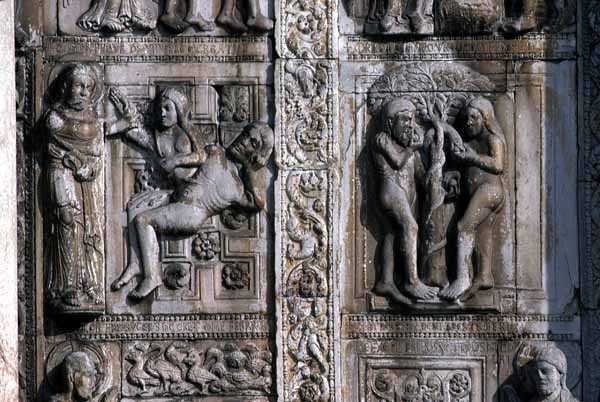 Detail van de zuidzijde van de westelijke portiek, c.1120-38 door Nicholaus