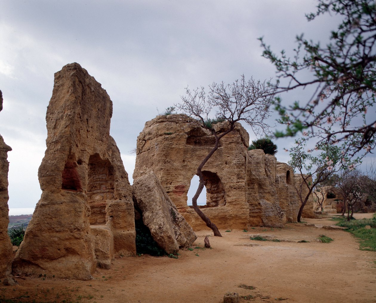 Uitzicht op paleochristelijke necropolis, 4e eeuw door Paleo Christian