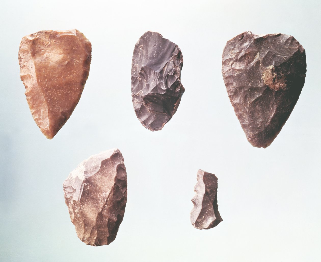 Prehistorische stenen werktuigen, uit de Grotte de Placard, 80000-35000 v.Chr. door Paleolithic