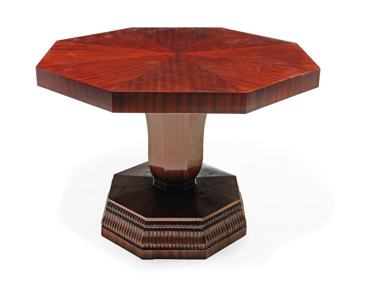 Sokkeltafel door Paul Follot