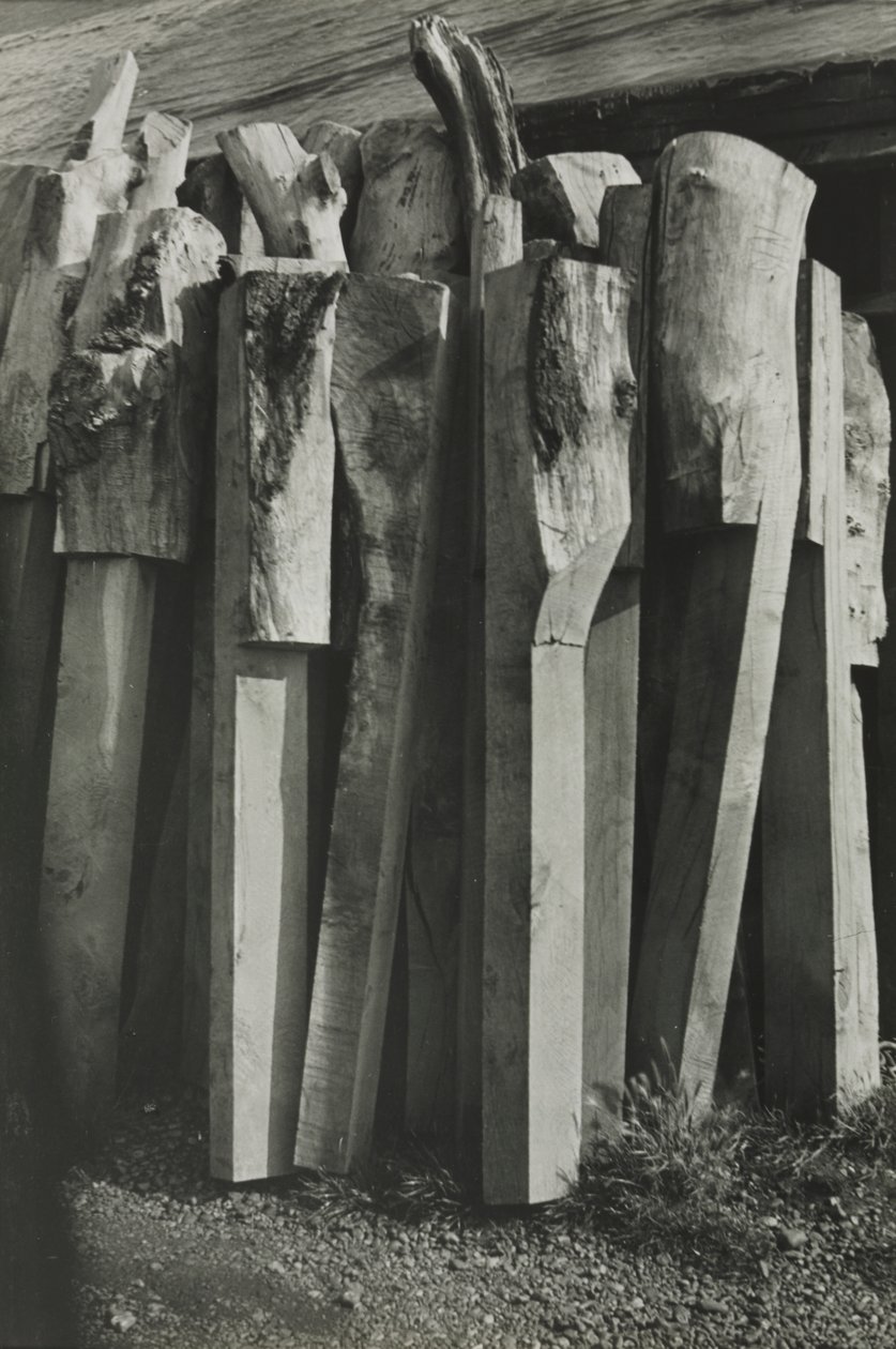 Totems, oude scheepswerf, Rye door Paul Nash