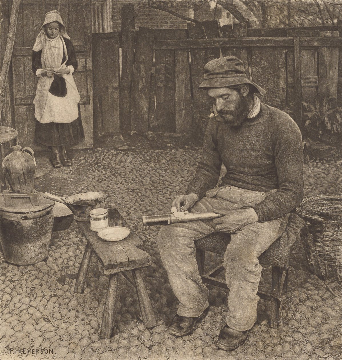 Een visser thuis door Peter Henry Emerson