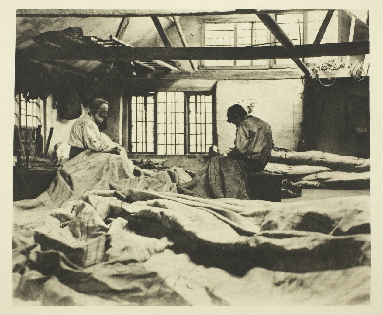 In een zeilloft door Peter Henry Emerson