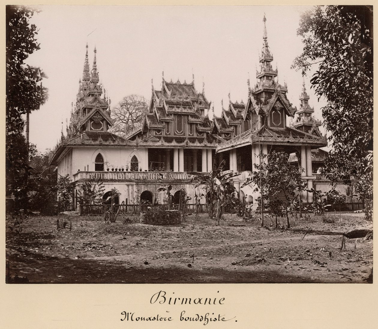 Teik Kyaung-klooster, eiland Ka Toe, nabij Moulmein, Birma, ca. 1848 door Philip Adolphe Klier