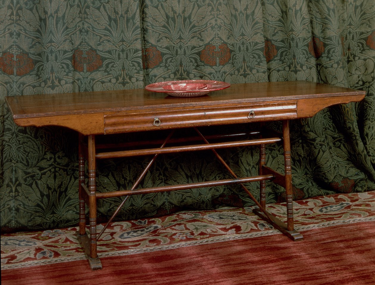 Bijzettafel, ontworpen voor Morris en Co. door Philip Webb