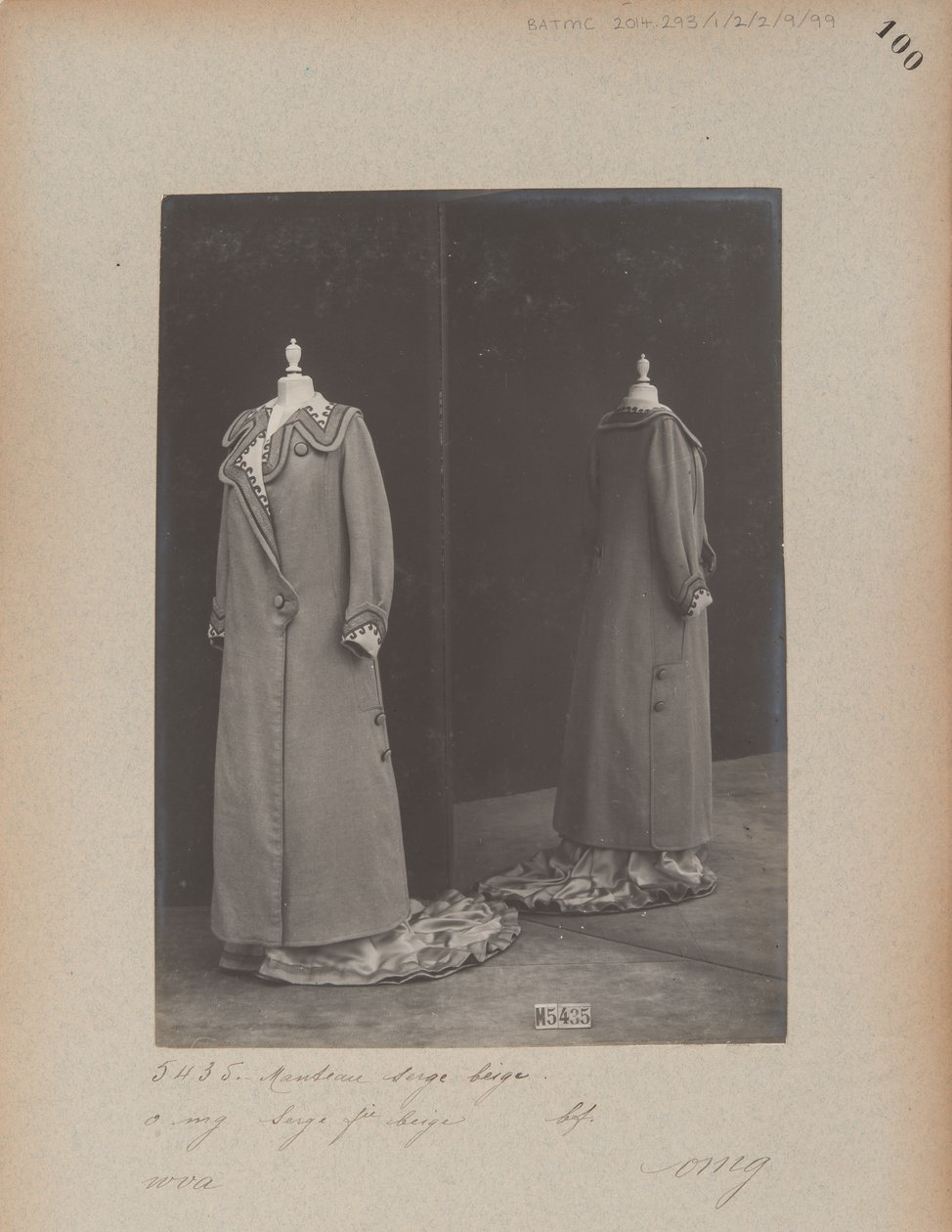 Albumblad: House of Worth, Jas door Photographer French