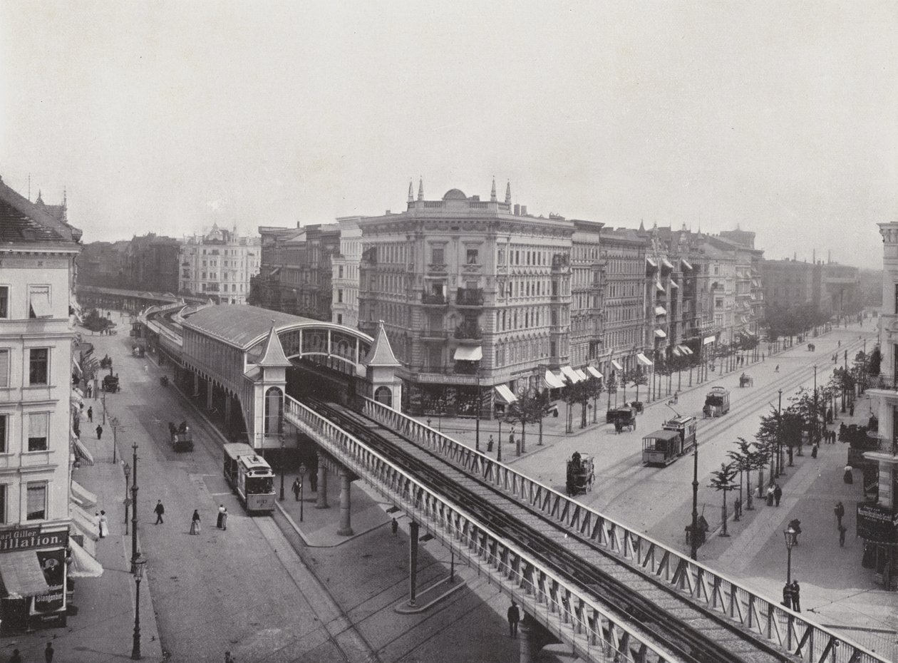 Wiener Strasse Met Hochbahn-Bahnhof door Photographer German