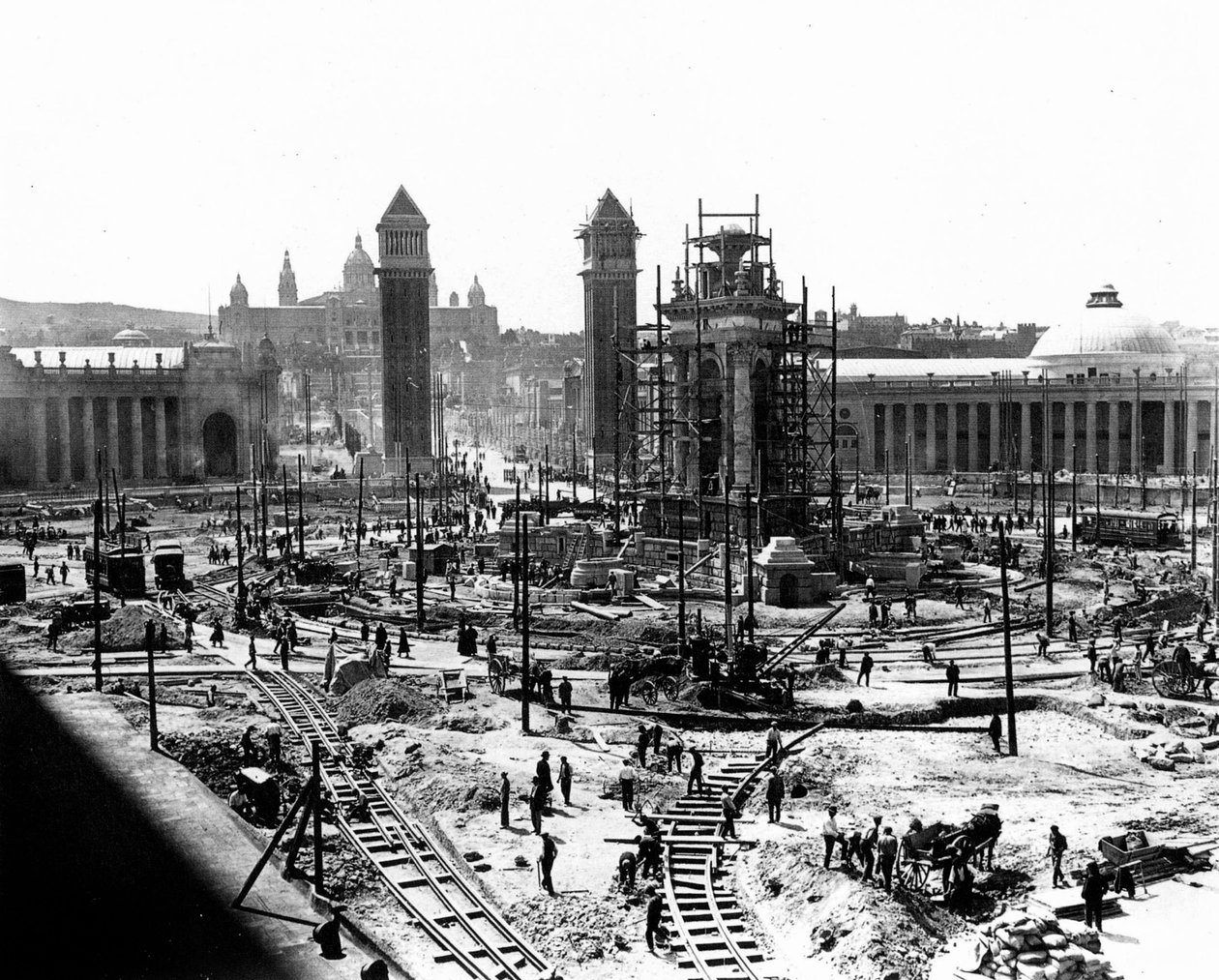 Bouw in Barcelona, c.1910 door Photographer Spanish