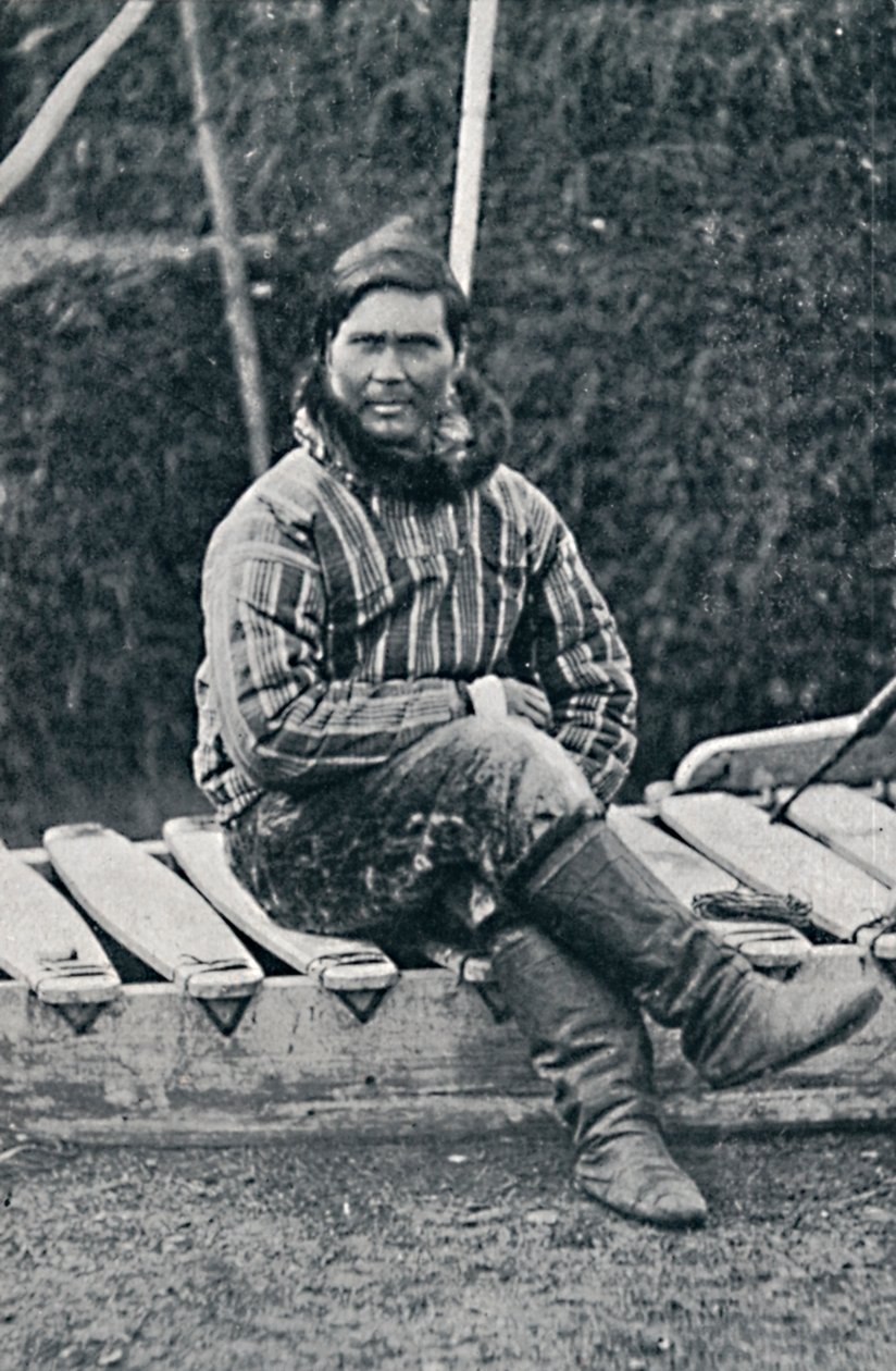 Een Eskimo rustend op zijn slee, 1912 door Pierre Petit