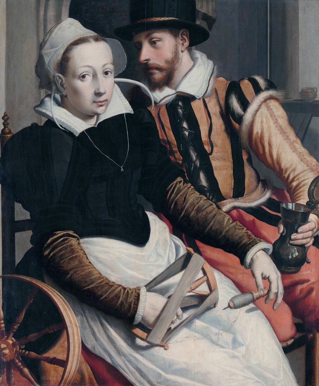 Een vrouw aan het spinnewiel en een man met een mok zittend in een interieur door Pieter Pietersz the Elder