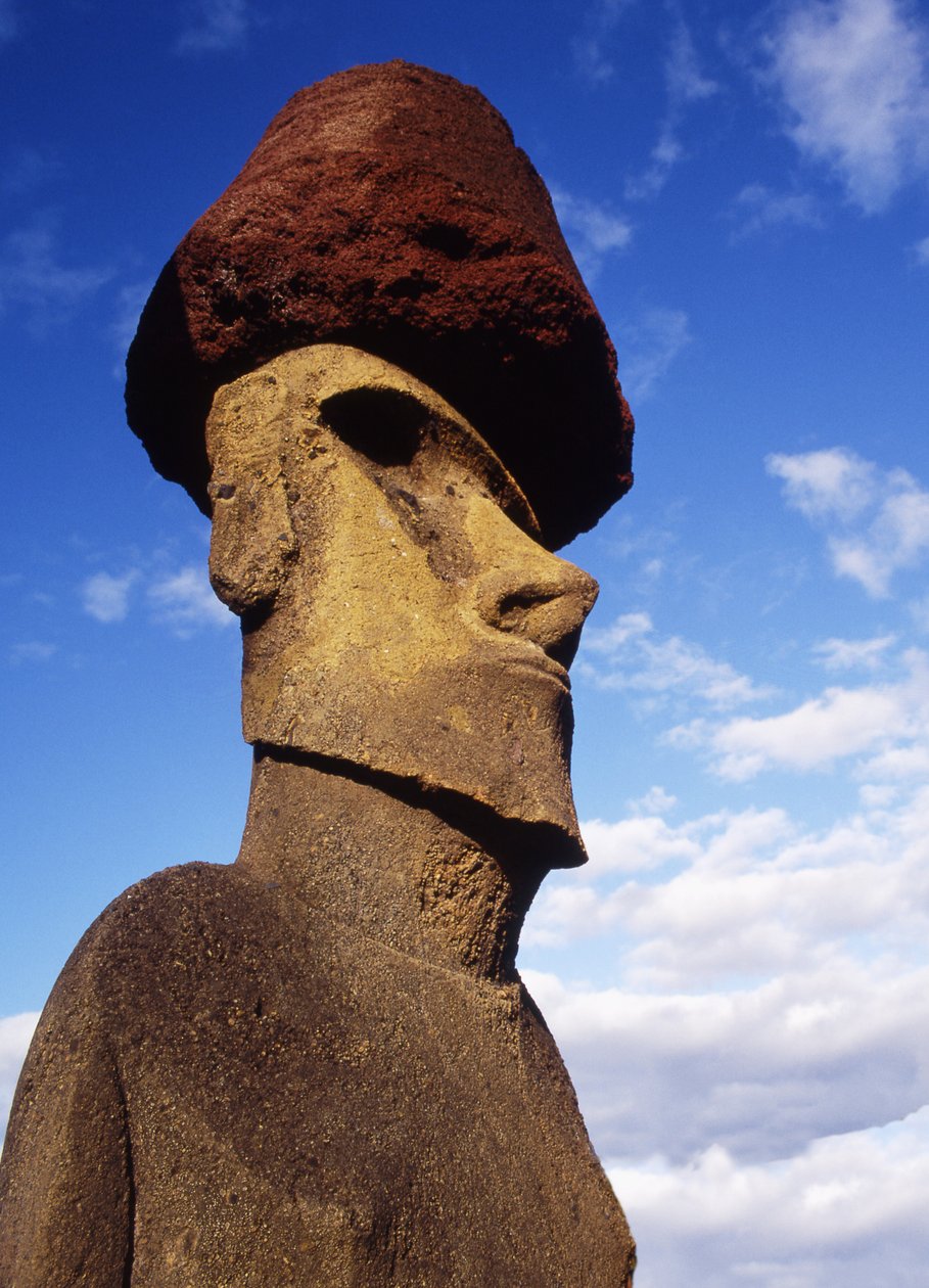 Monolithisch standbeeld op Ahu Nau Nau op Anakena Beach, Moai Cultuur door Polynesian