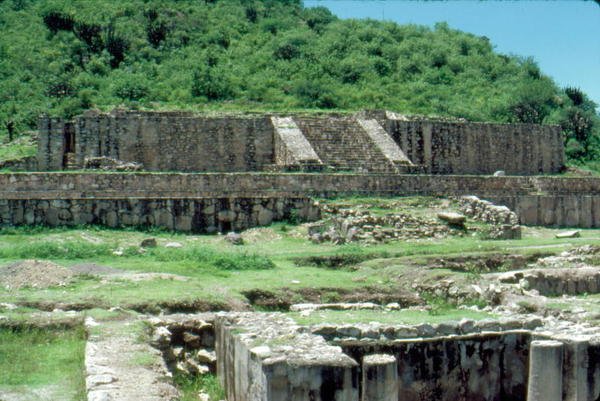 Platforms in het Centrale Plein door Pre Columbian Pre Columbian