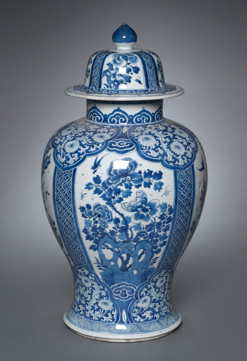 Vaas met Deksel, 1662-1722 door Qing Dynasty Chinese School