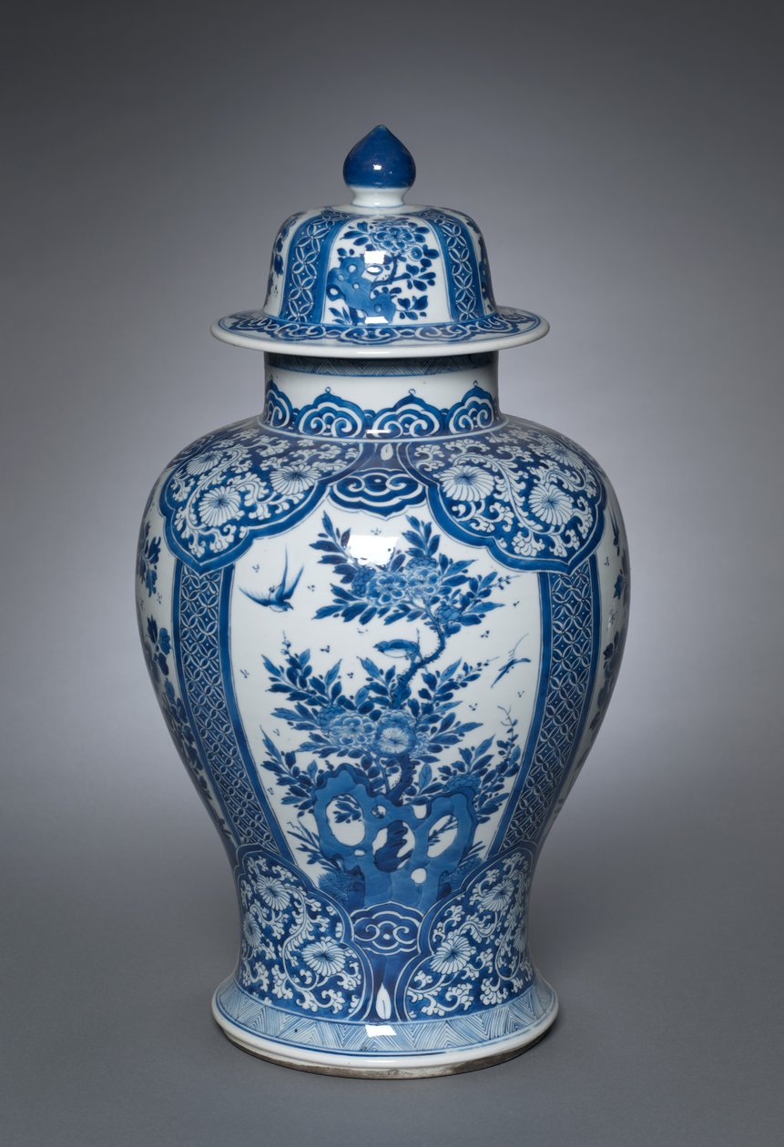 Vaas met Deksel, 1662-1722 door Qing Dynasty Chinese School