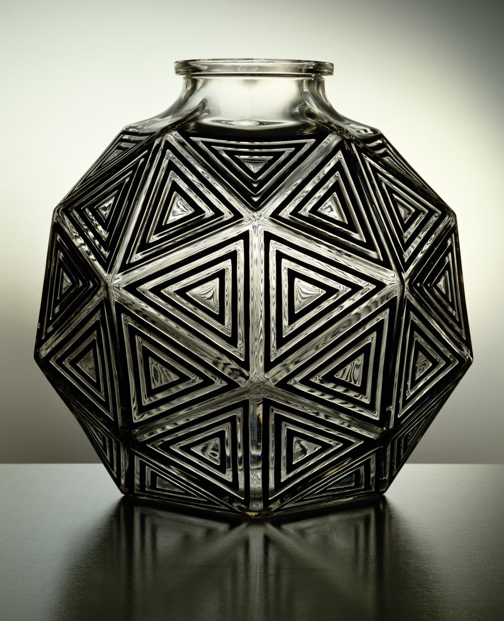Nanking Vaas, 1925 door Rene Jules Lalique