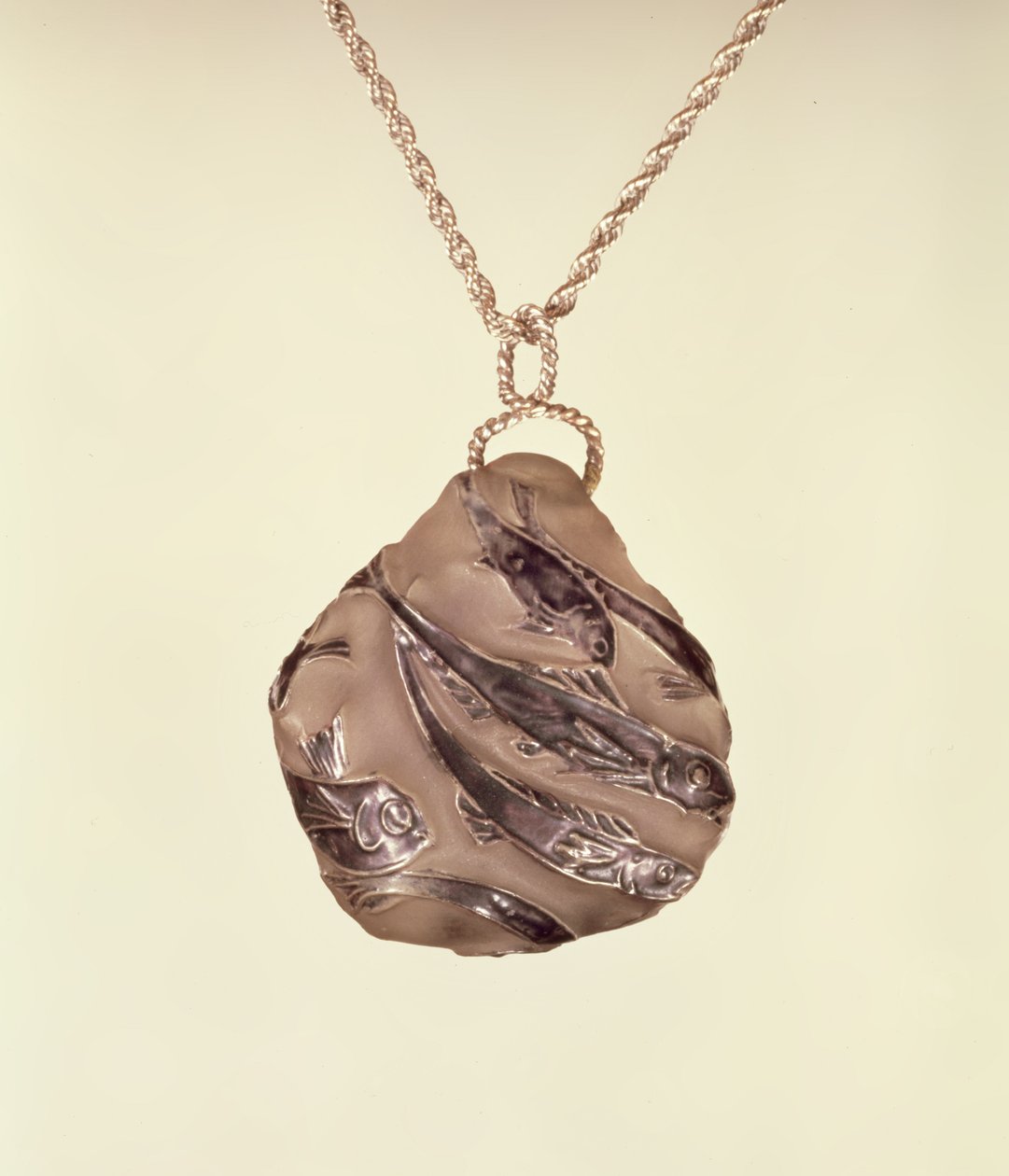Hanger met matglazen oppervlak door Lalique, ca. 1902 door Rene Jules Lalique