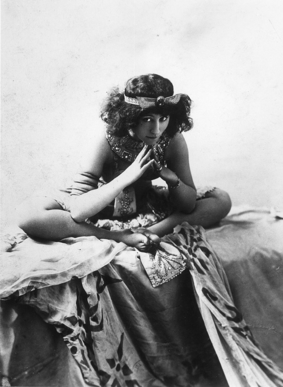 Colette (1873-1954) acterend in 