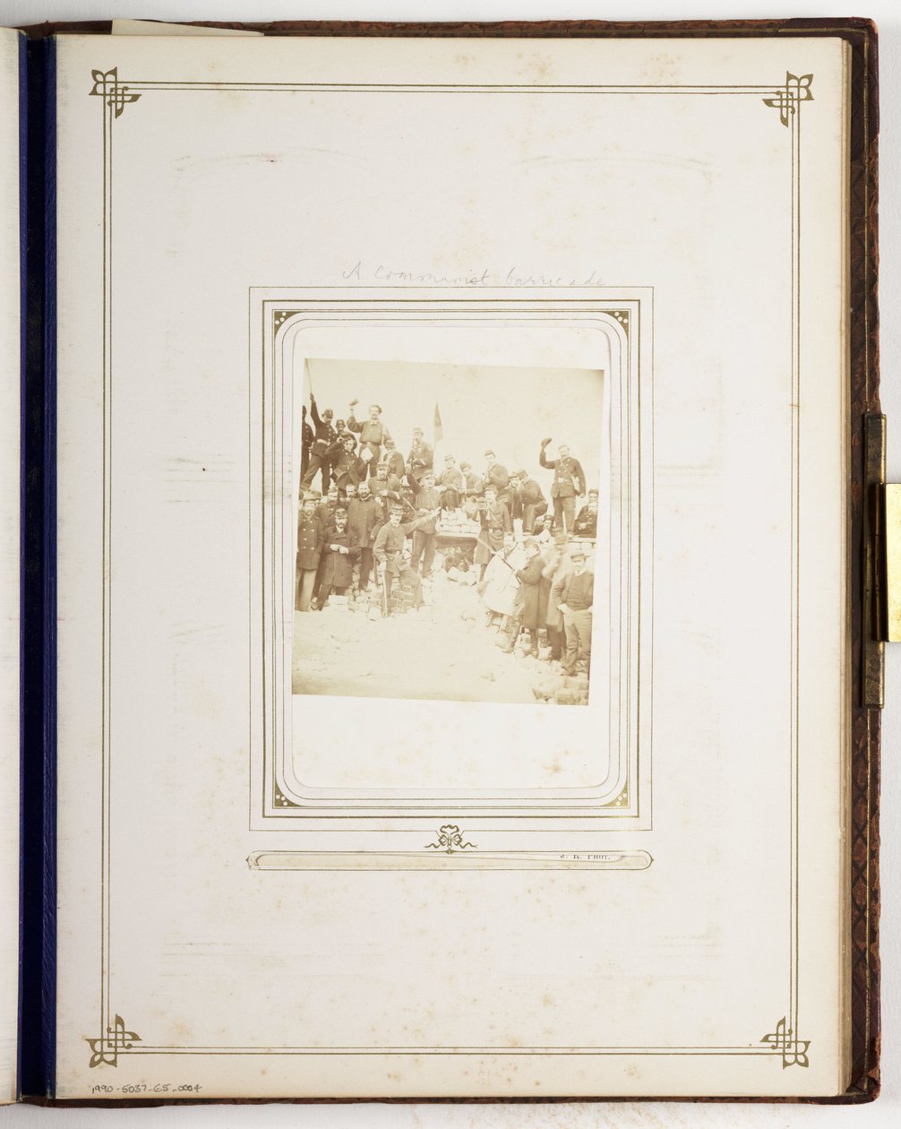 Een communistische barricade, ca. 1870s door John Pardon